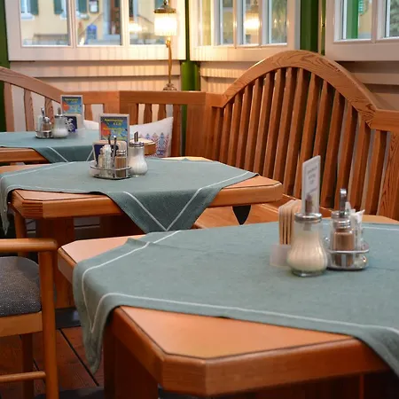 מלון Hotel-restaurant Fischer 3*